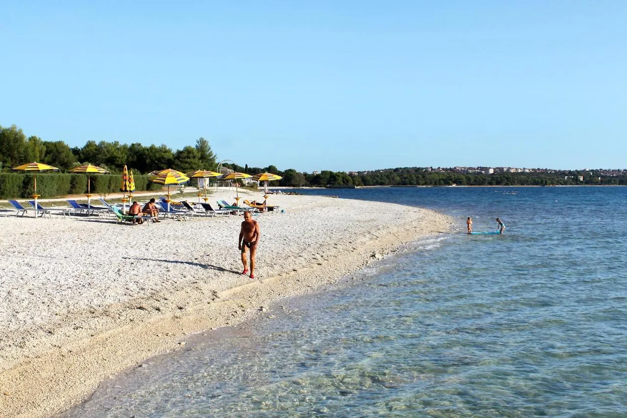 Apartments With A Parking Space Valbandon, Fazana - 13429 Croatia